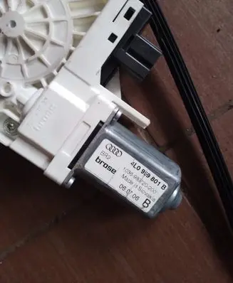 Audi Q7 4L Front door window regulator with motor