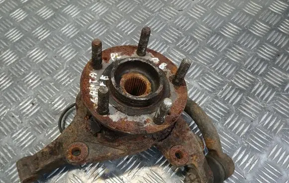 Hyundai Santa Fe Front wheel hub spindle knuckle