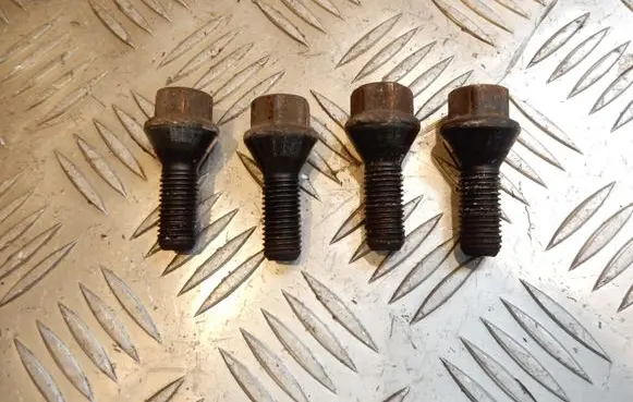 BMW 5 E60 E61 Nuts/bolts WHEELNUTBOLTSET 38132