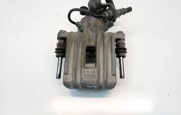 Volkswagen Jetta VI Rear brake caliper