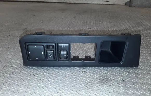 Nissan Note (E11) Wing mirror switch