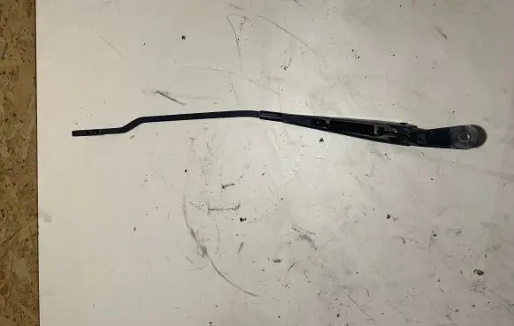 Volkswagen PASSAT B5.5 Front wiper blade arm 3B1955410