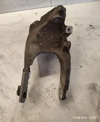 Peugeot 407 Gearbox mounting bracket 9653919280