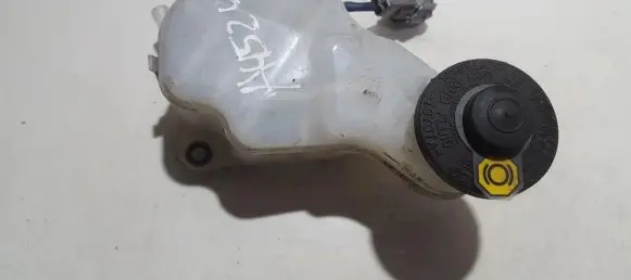 Brake fluid reservoir