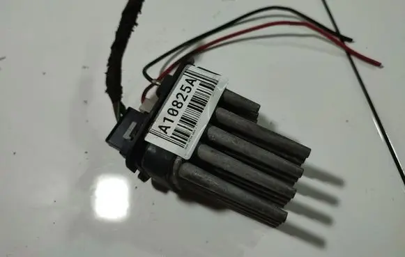 Opel Astra H Glow plug pre-heat relay Behr65922D