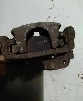 Toyota Avensis T250 Rear brake caliper Y01339