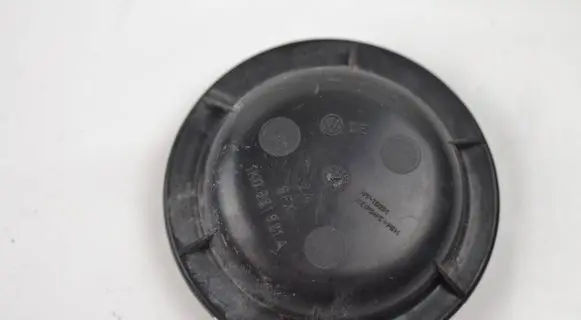 Volkswagen Golf V Headlight/headlamp dust cover 1K0831821A