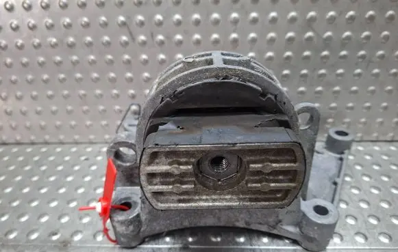 Fiat 500 Engine mounting bracket S26338109 51889973