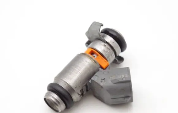 Volkswagen Golf IV Fuel injector IWP092