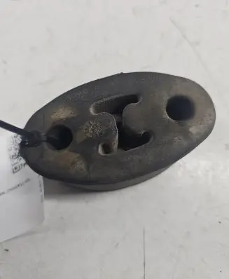 Volvo XC90 Muffler mount bracket/holder 
