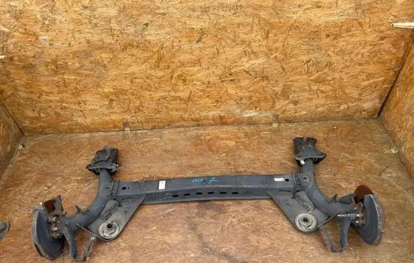 Volkswagen Golf VII Rear axle beam with reductor 5Q0501049BH