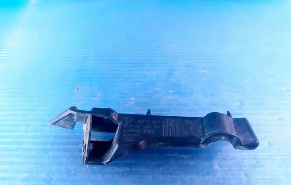 Audi A5 8T 8F Front bumper mounting bracket 8T0807283