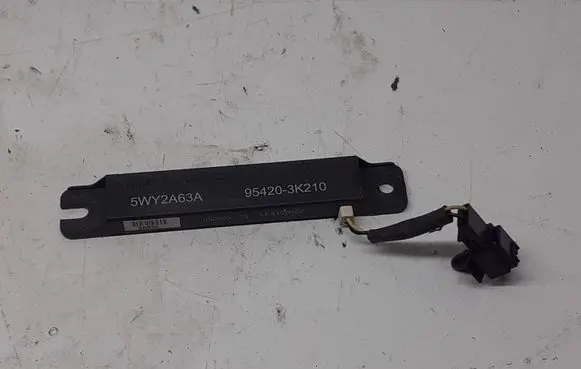 Hyundai ix 55 Aerial antenna amplifier 954203K210