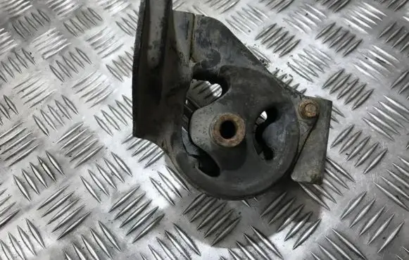Honda Civic Engine mount bracket