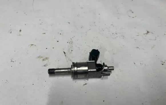 Ford Mustang VI Fuel injector JR3E9G929BA
