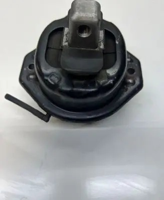Engine mount bracket