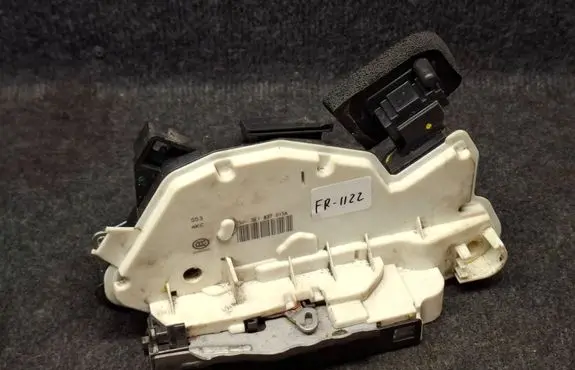 Skoda Octavia Mk3 (5E) Front door lock 5E1837015A