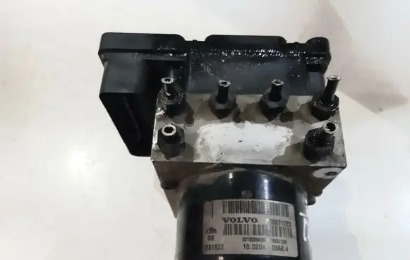 Volvo V70 ABS Pump P08671223 8671224