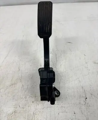 Toyota RAV 4 (XA30) Accelerator throttle pedal 7811042011 09N07D00129 1988008560