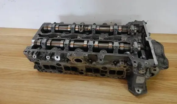 Mercedes-Benz Sprinter W906 Engine head R6510160201