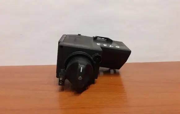 Mercedes-Benz E W210 Light switch 2105452004 6133