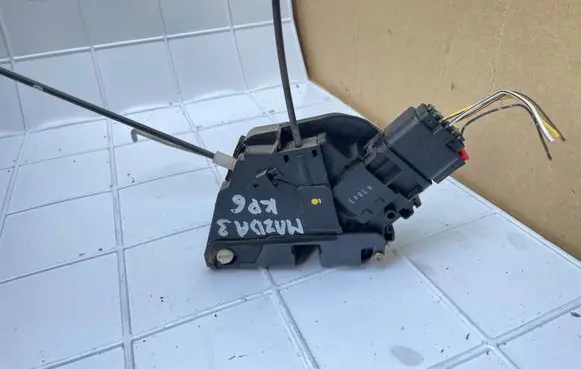 Mazda 3 I Rear door lock 3N6AA26413B TIBP4K