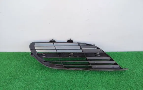 Nissan Almera Tino Front bumper lower grill 62330-BU00