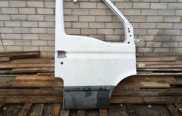 Iveco Daily 30.8 - 9 Front door