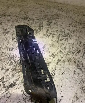 Volkswagen Touran I Front bumper mounting bracket