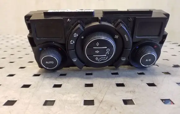 Peugeot 3008 I Climate control unit 96738320XT