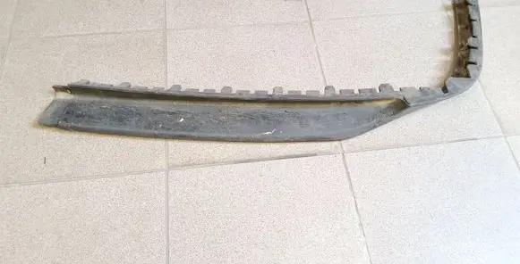 Front bumper lip