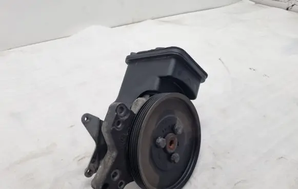 BMW 5 E39 Power steering pump 91208 2247599 32422247046