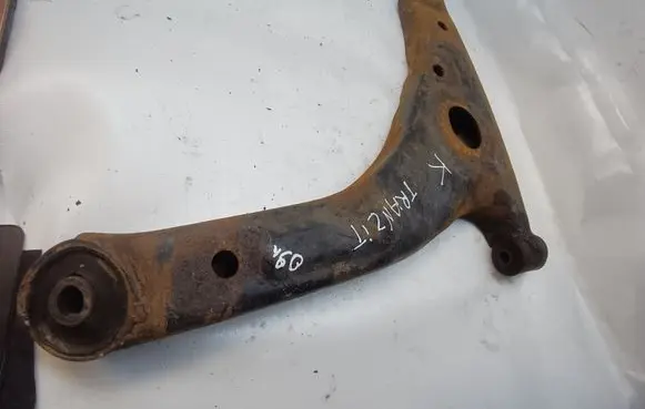 Front lower control arm/wishbone