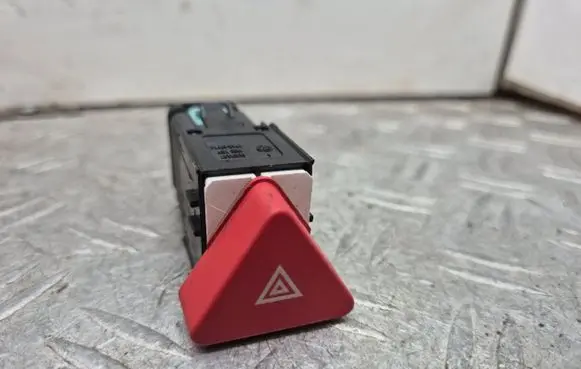 Volkswagen Golf Plus Hazard light switch 5M0953509A