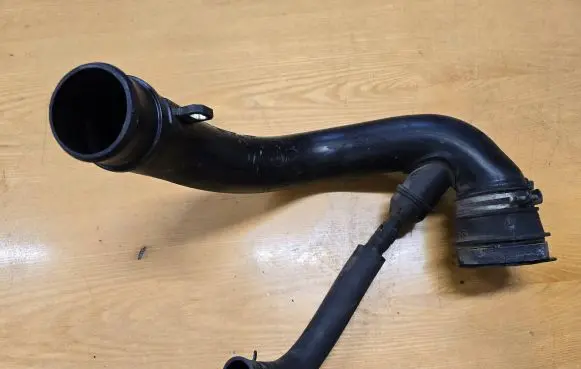 Mazda CX-7 Intercooler hose/pipe R2AX13225 R2AX13231 K3804