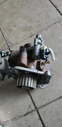 Volvo V40 Fuel injection high pressure pump 9676289780