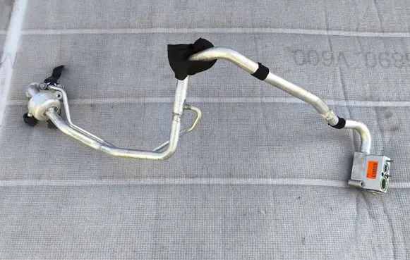 Volvo S90, V90 Air conditioning (A/C) pipe/hose 31404338