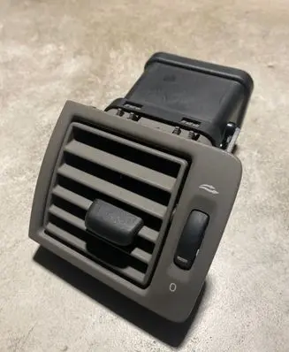Volvo V50 Dashboard side air vent grill/cover trim Y01103
