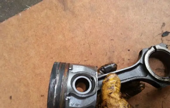 Ford Mondeo Mk III Piston with connecting rod 