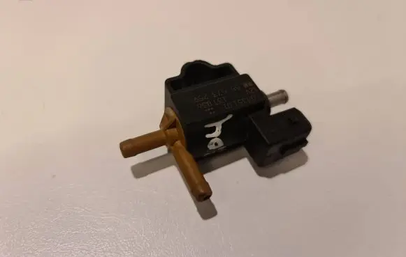 Opel Zafira C Turbo solenoid valve 55573259 70335101 13t036