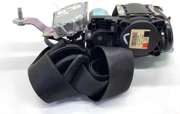 Mercedes-Benz E W212 Front seatbelt 