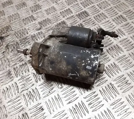 Volkswagen Golf III Starter motor 303222721