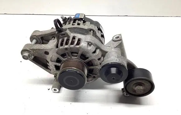 KIA Sportage Generator/alternator 373002U200