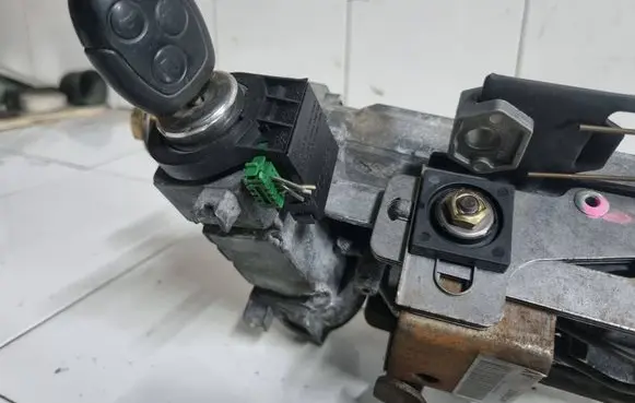 Ford Mondeo Mk III Ignition lock CE0682