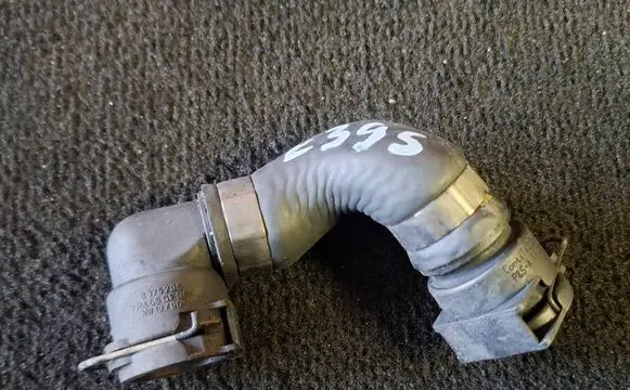 BMW 5 E39 Engine coolant pipe/hose