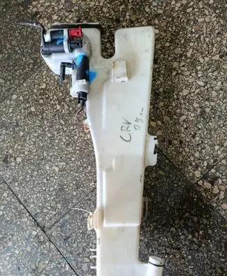 Honda CR-V Windshield washer fluid reservoir/tank