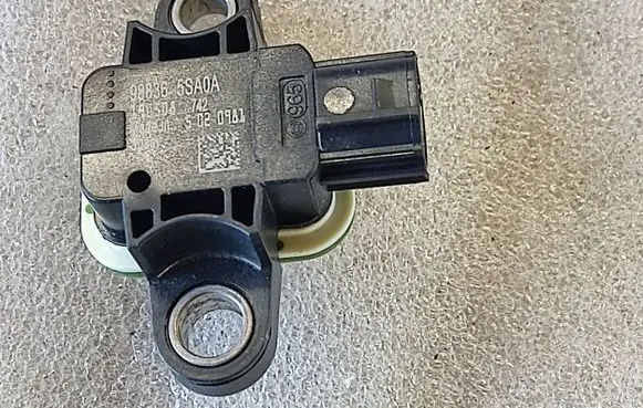 Nissan Leaf II (ZE1) Airbag deployment crash/impact sensor 5011758 90514742 988365SA0A