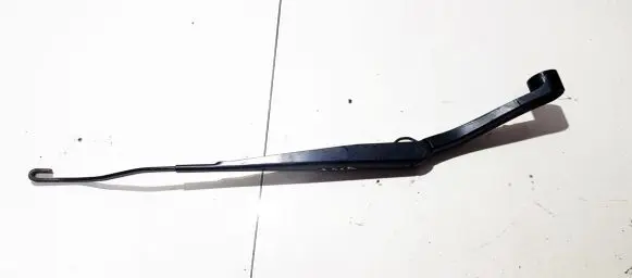 Chevrolet Orlando Front wiper blade arm