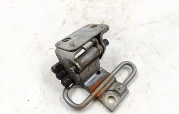 Audi A4 S4 B7 8E 8H Front door lower hinge 8E0831412B