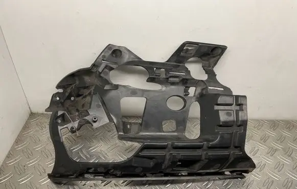 Volvo S60 Front bumper mounting bracket 31323840
